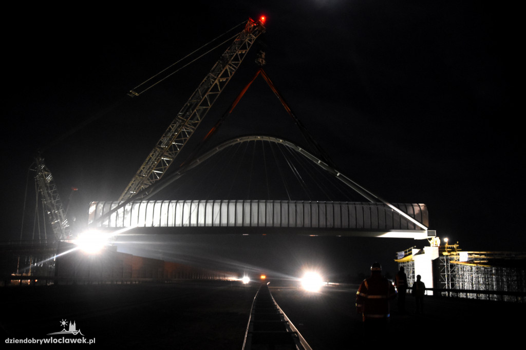 Montaż kładki na autostradzie A1