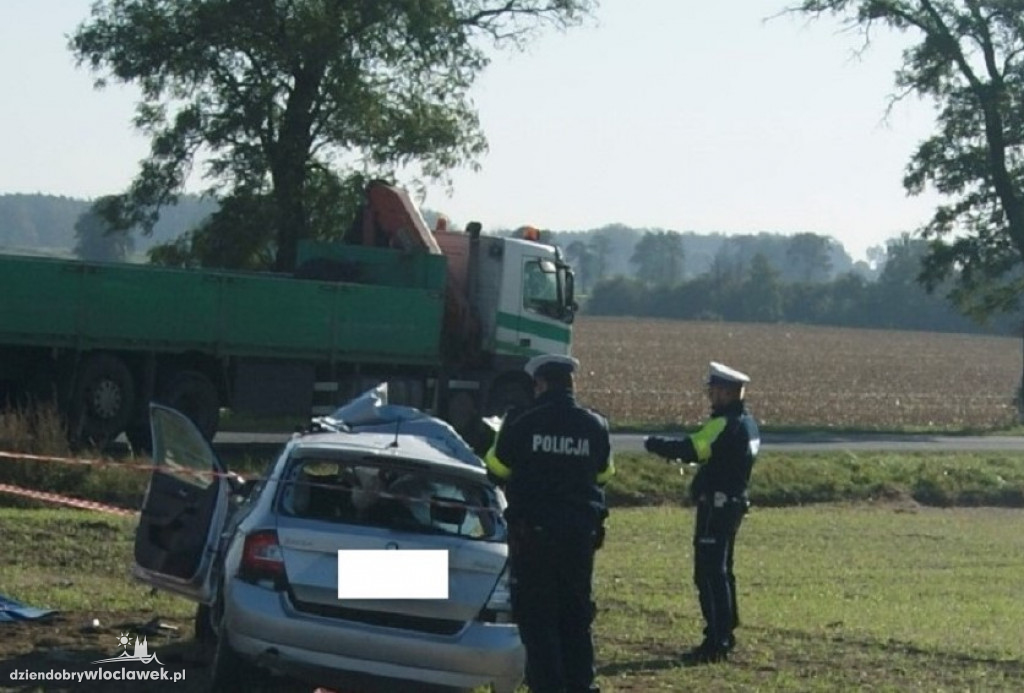 Ciężąrówka wjechła w skodę
