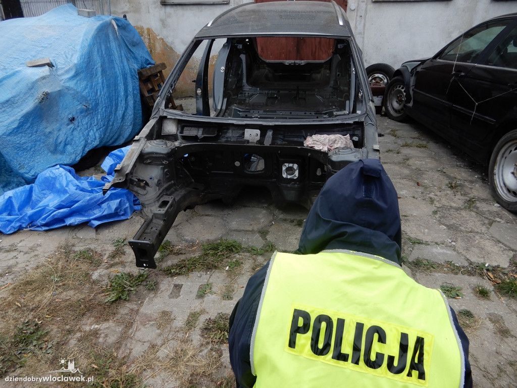 Policja w złodziejskiej dziupli