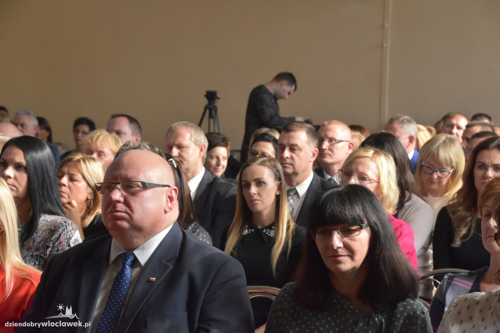 Prezydent nagrodził nauczycieli