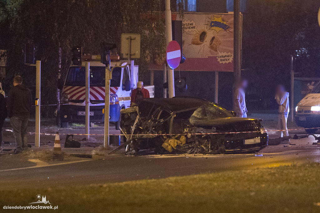 Audi wypadło z drogi koło Tesco