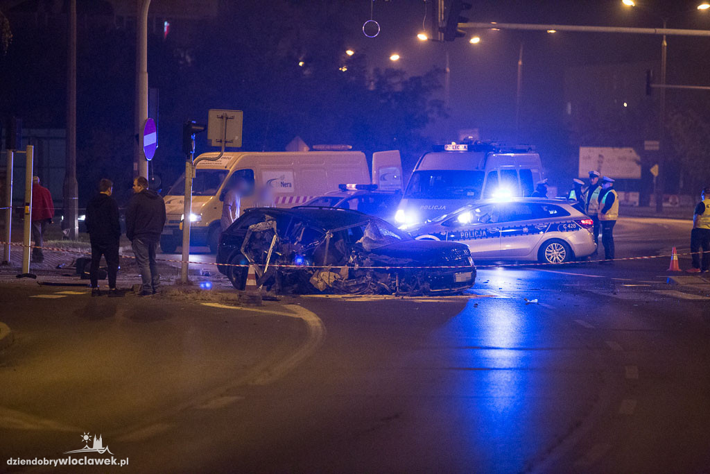 Audi wypadło z drogi koło Tesco