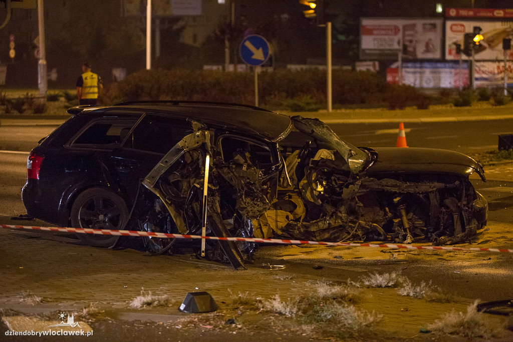 Audi wypadło z drogi koło Tesco
