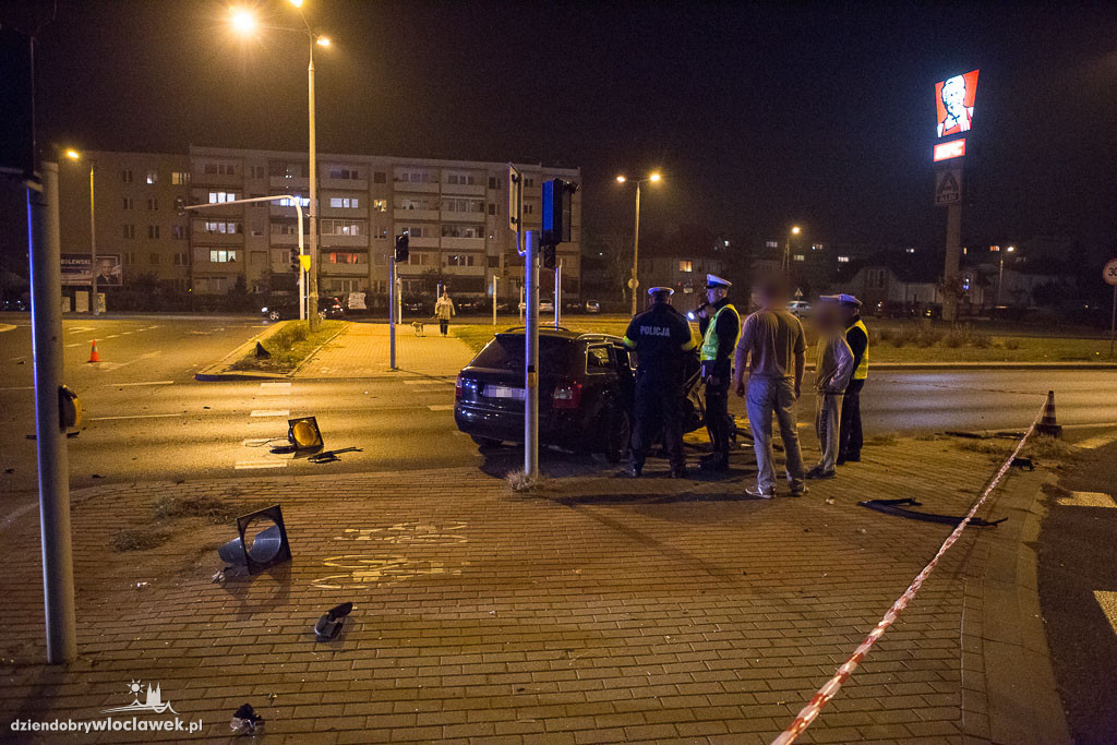 Audi wypadło z drogi koło Tesco
