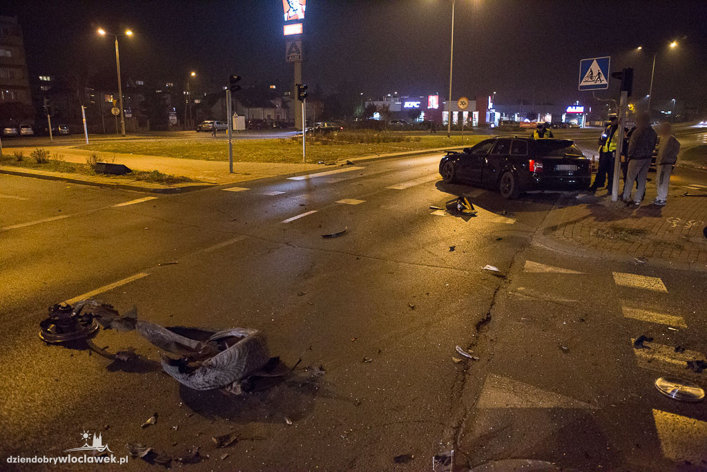 Audi wypadło z drogi koło Tesco