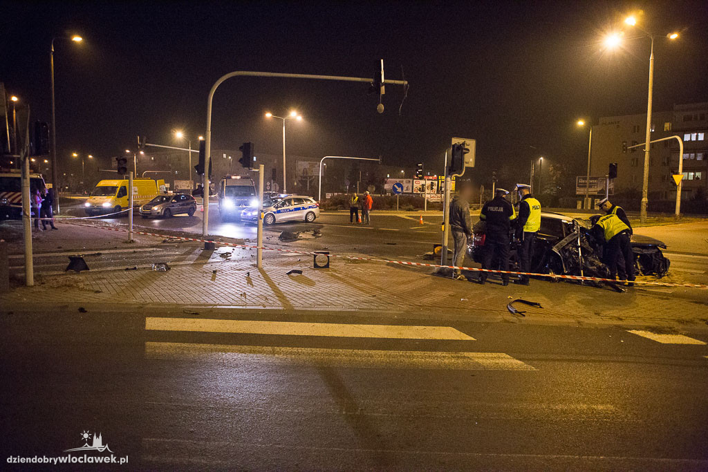 Audi wypadło z drogi koło Tesco