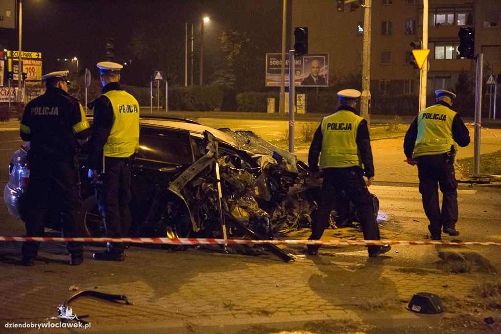 Audi wypadło z drogi koło Tesco