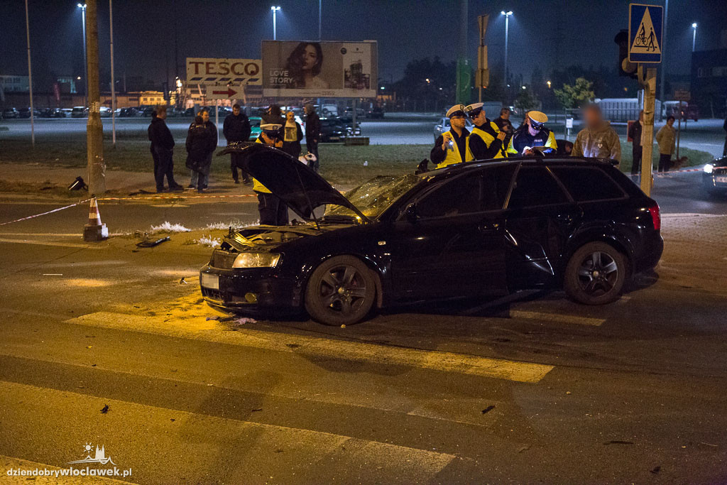 Audi wypadło z drogi koło Tesco