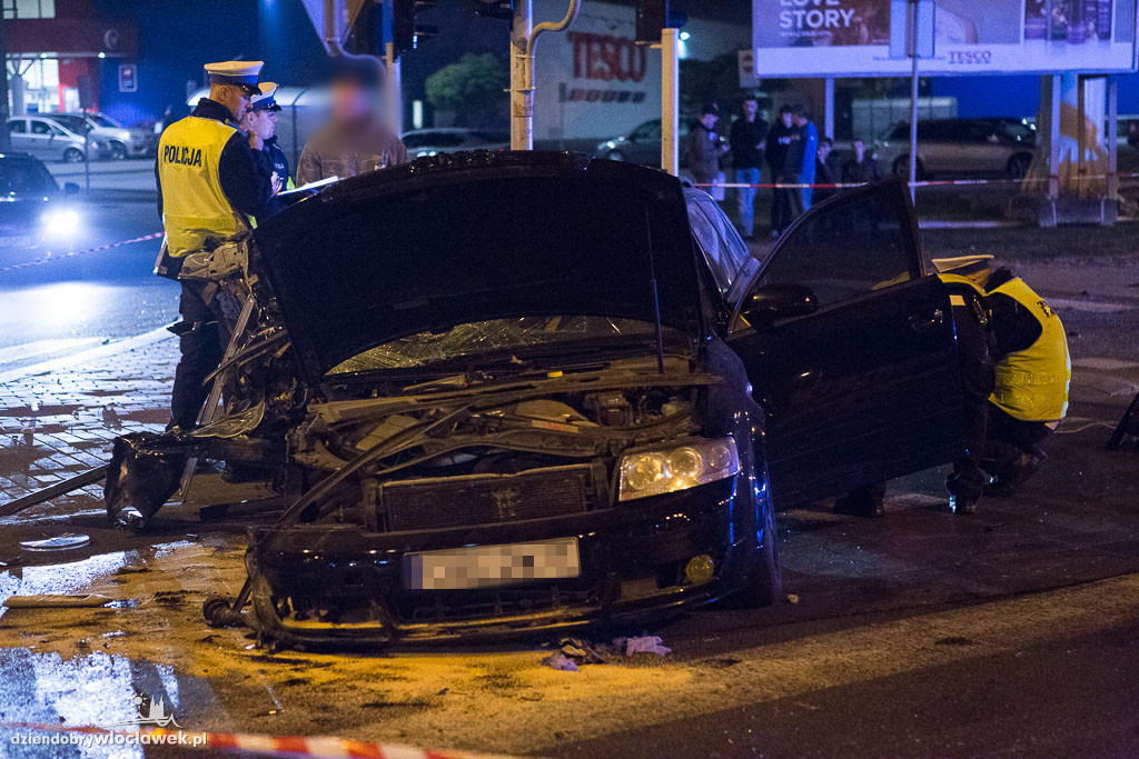 Audi wypadło z drogi koło Tesco