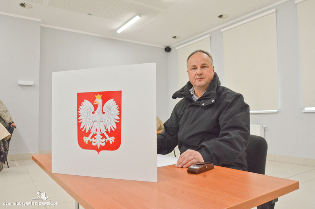 Kandydaci na prezydenta głosują