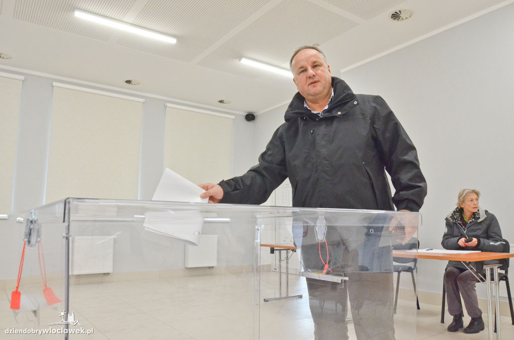 Kandydaci na prezydenta głosują
