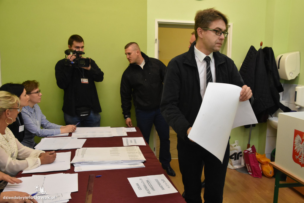 Kandydaci na prezydenta głosują