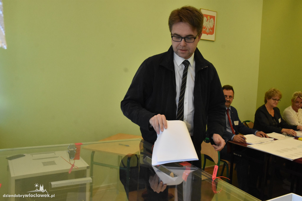 Kandydaci na prezydenta głosują