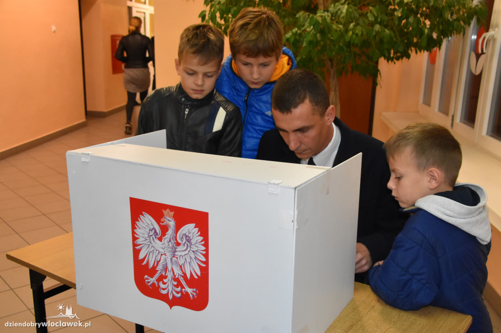 Kandydaci na prezydenta głosują