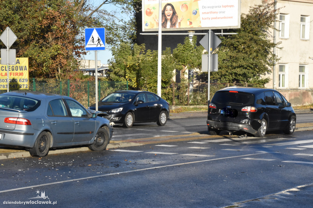 3 auta zderzyły się na Okrzei