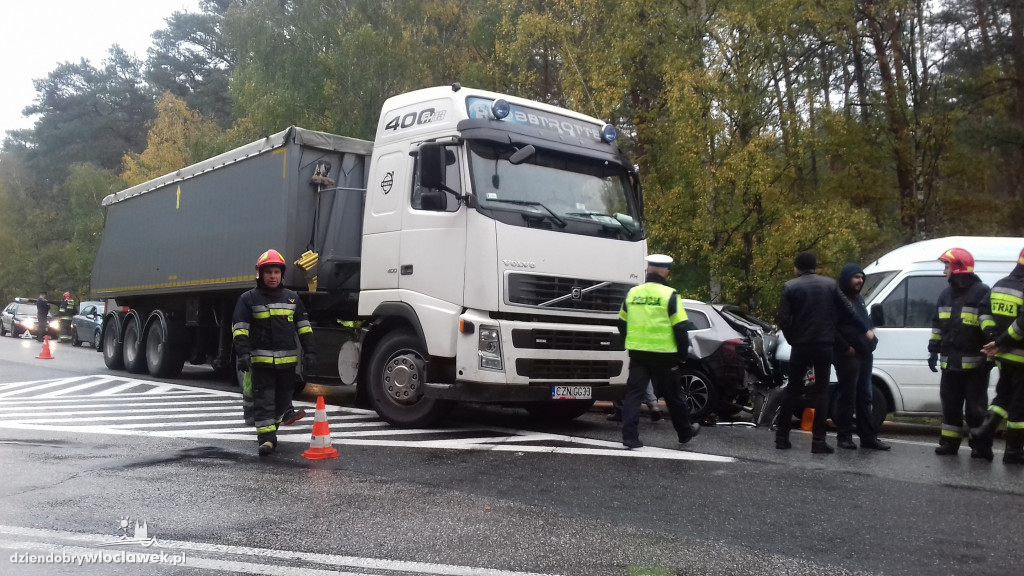 Zderzenie 3 aut na drodze krajowej!