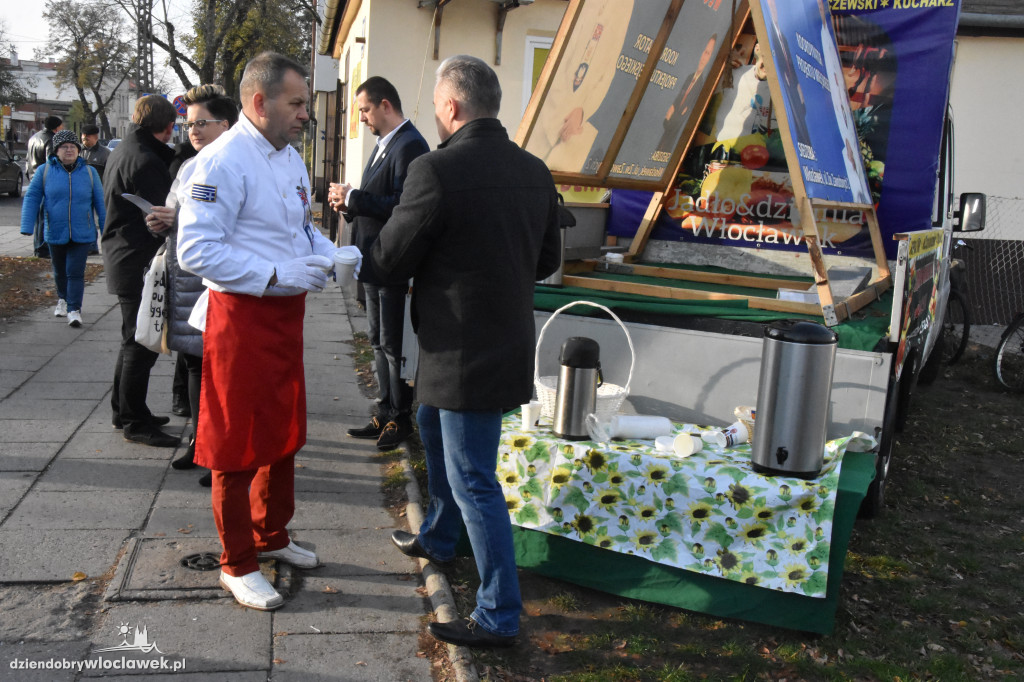 Walka o głosy na targowisku