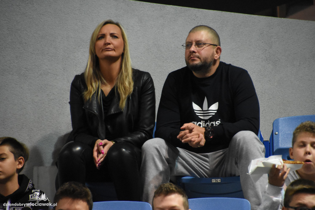 Kibice na meczu z Polskim Cukrem