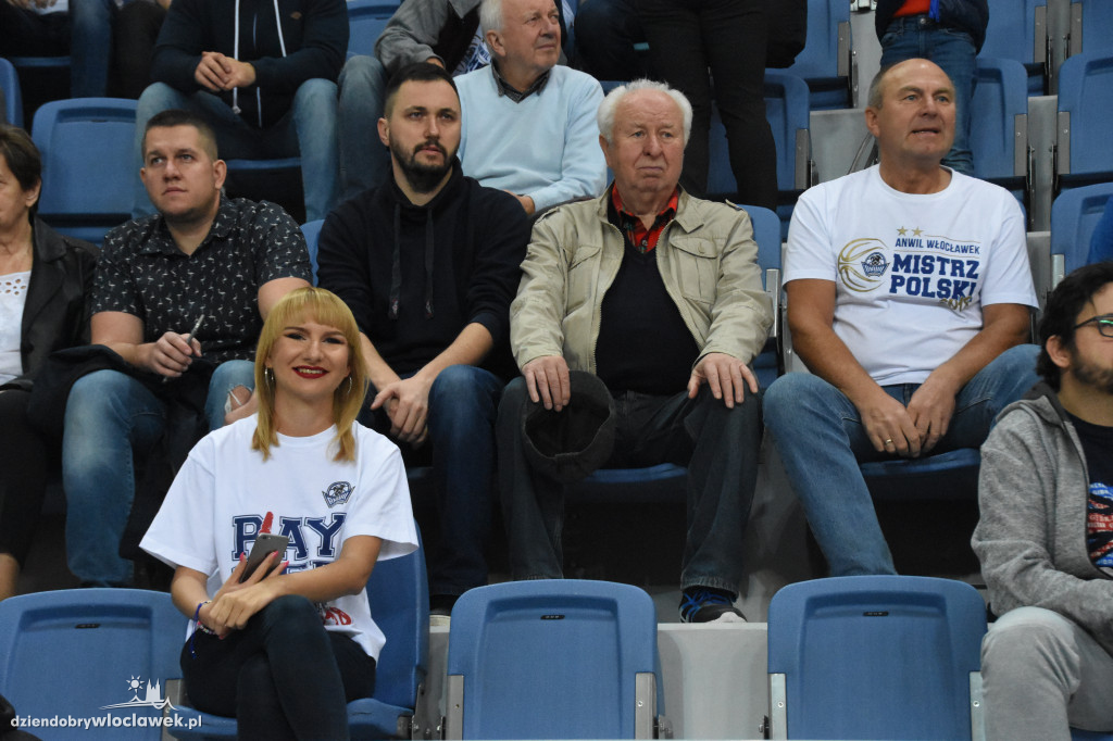 Kibice na meczu z Polskim Cukrem