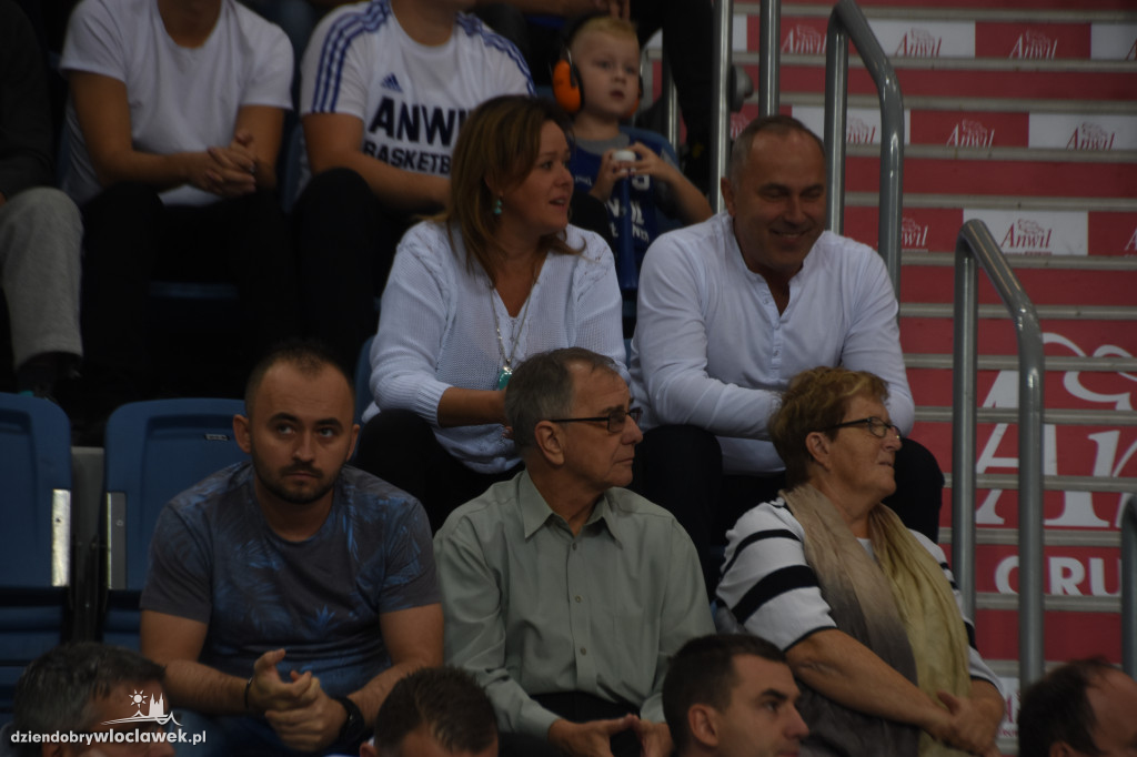 Kibice na meczu z Polskim Cukrem