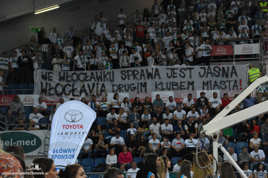 Kibice na meczu z Polskim Cukrem