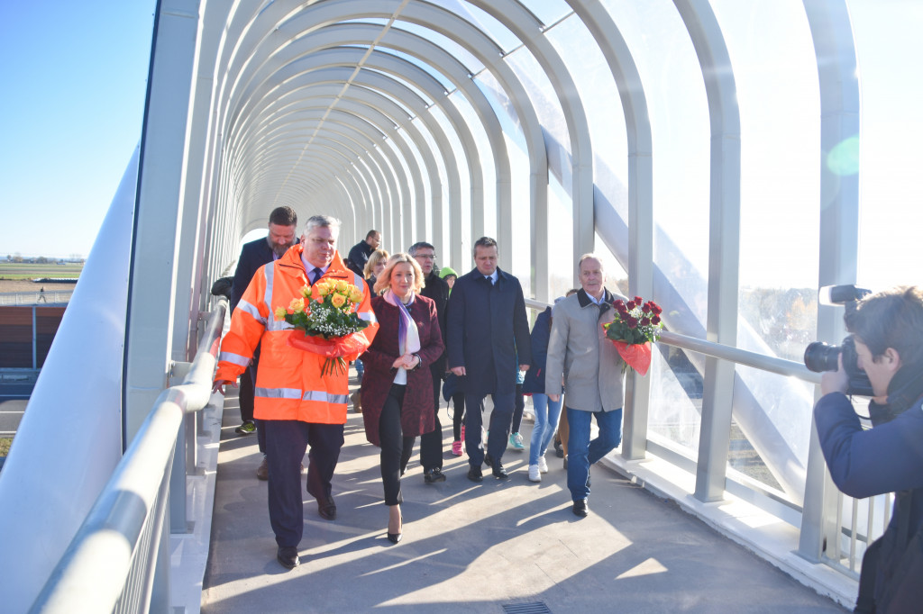 Kładka nad autostradą A1 otwarta