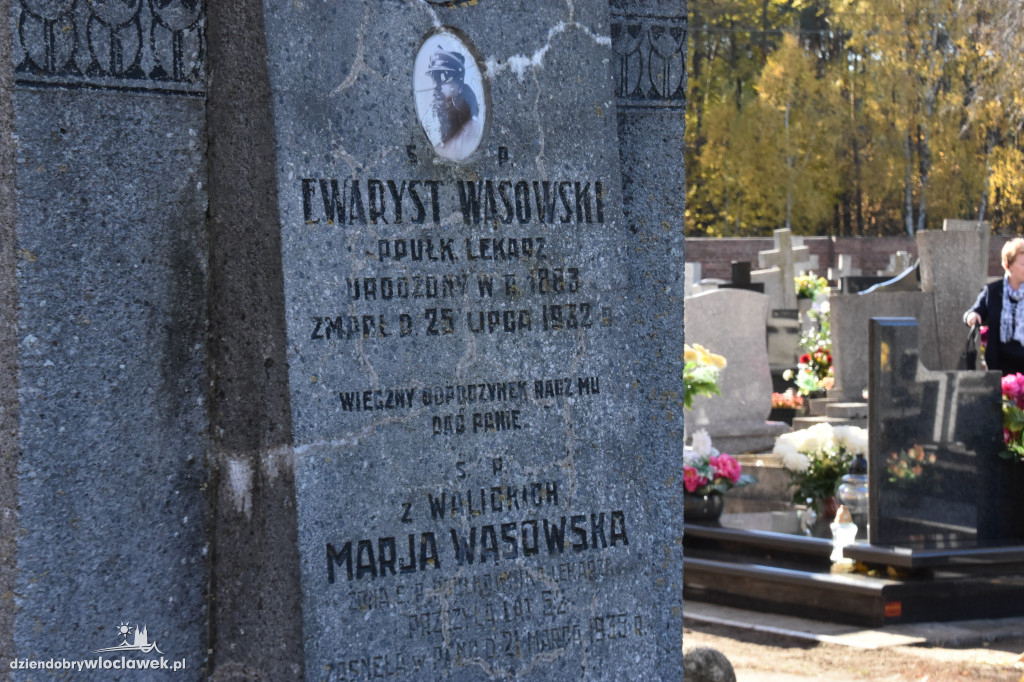 Władze miasta na cmentarzu
