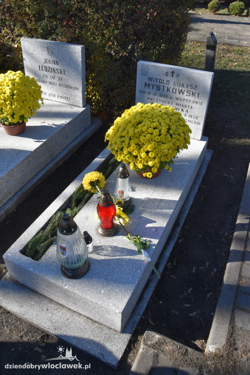 Władze miasta na cmentarzu