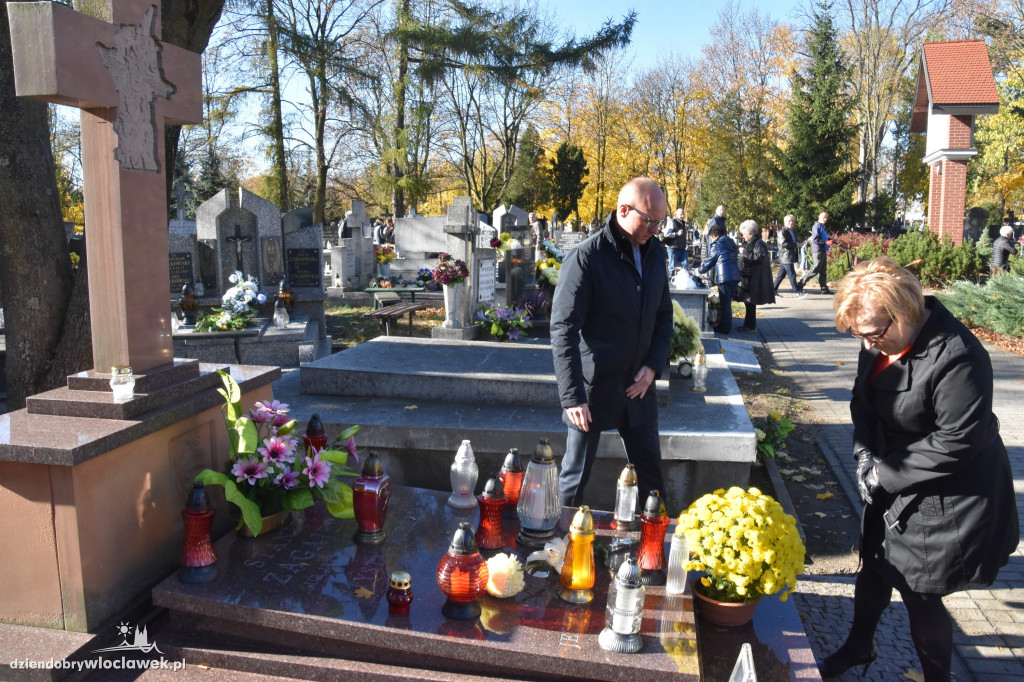 Władze miasta na cmentarzu