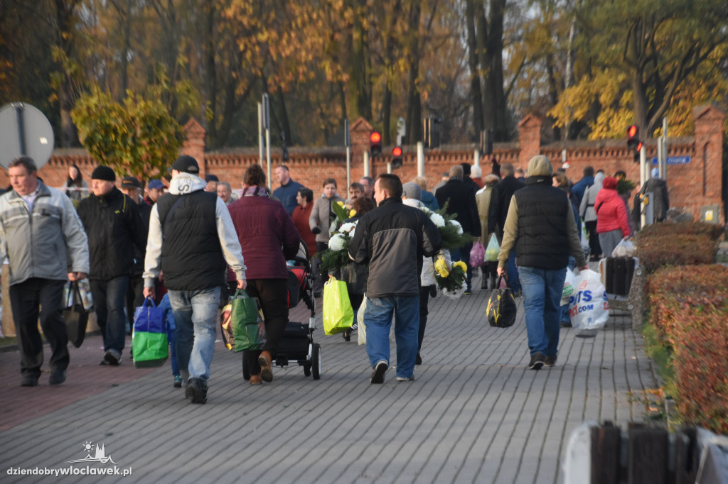 Tłumy na Cmentarzu Komunalnym
