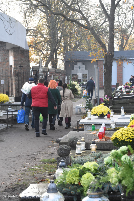 Tłumy na Cmentarzu Komunalnym