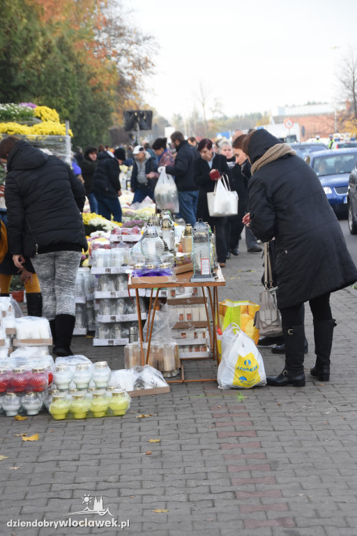 Tłumy na Cmentarzu Komunalnym