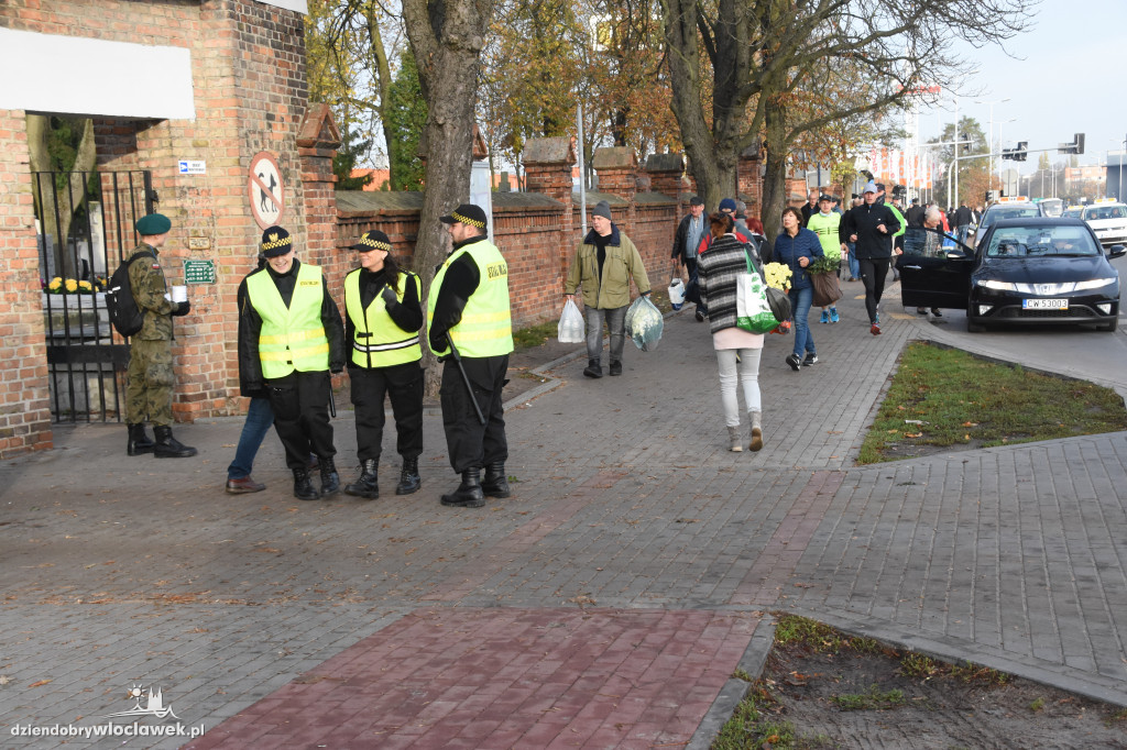 Tłumy na Cmentarzu Komunalnym