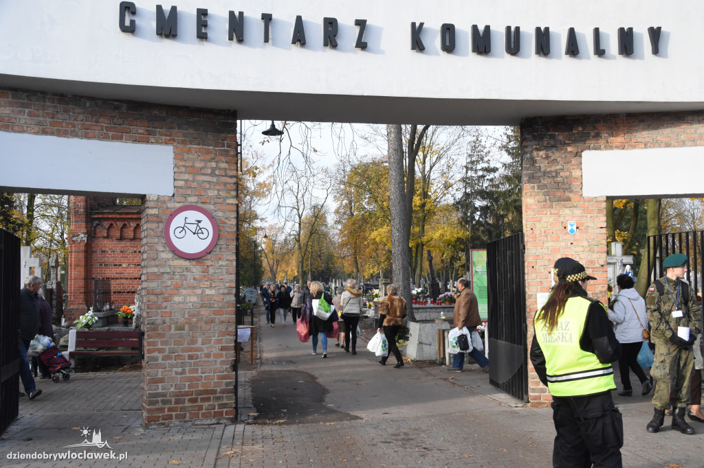 Tłumy na Cmentarzu Komunalnym