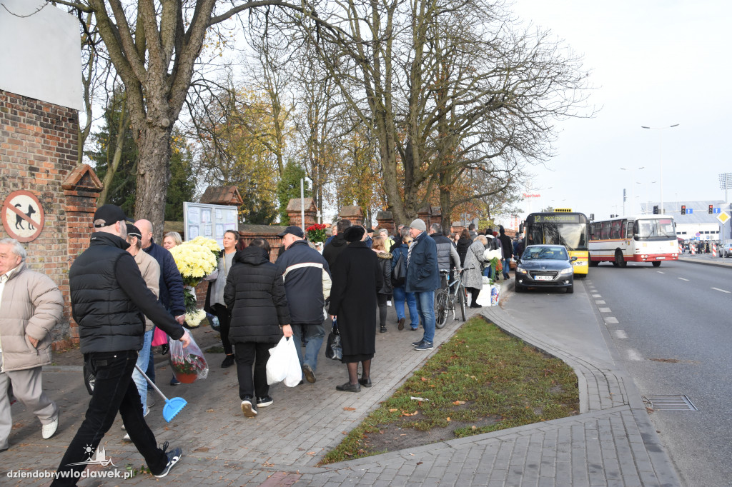 Tłumy na Cmentarzu Komunalnym