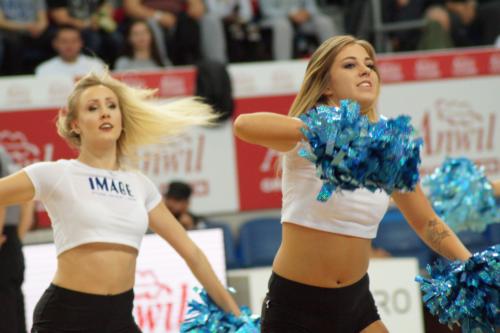 Cheerleaderki na meczu ze Spójnią