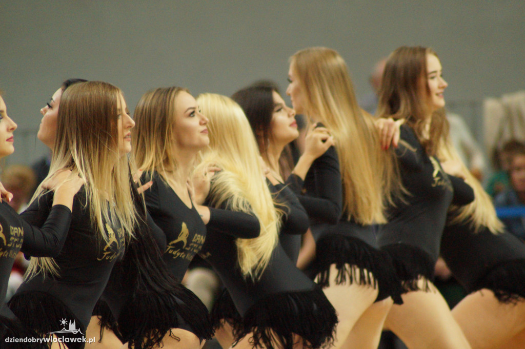 Cheerleaderki na meczu ze Spójnią