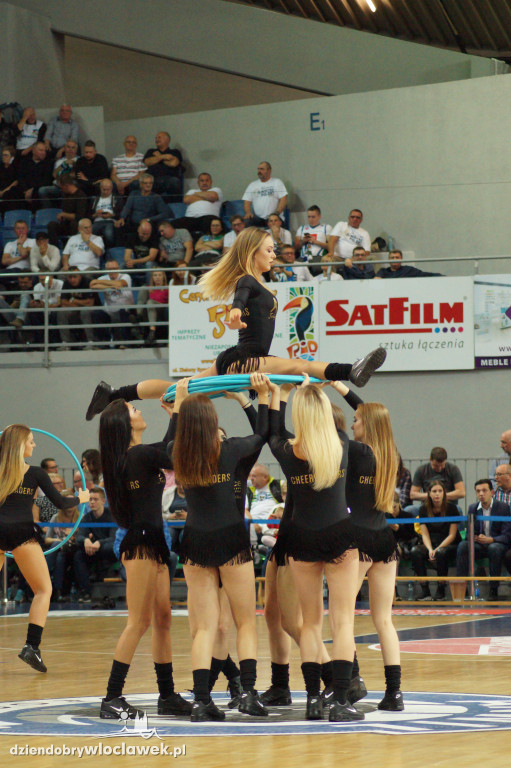 Cheerleaderki na meczu ze Spójnią