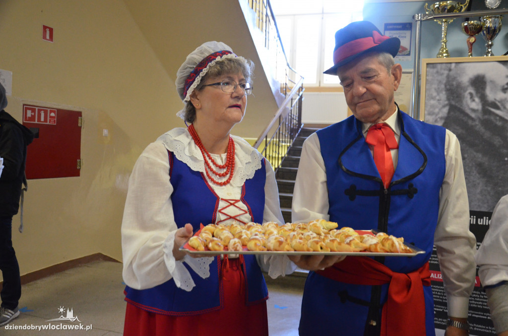 W ZS 3 upiekli rogale `Marcinki`