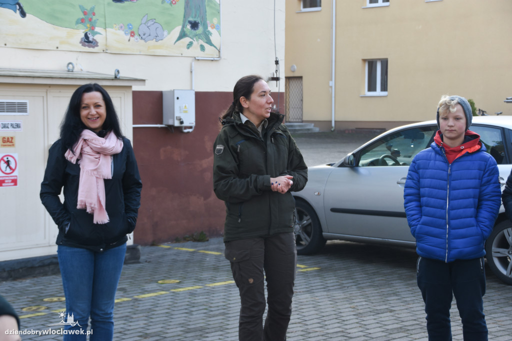 Posadzili drzewa wokół SP 19