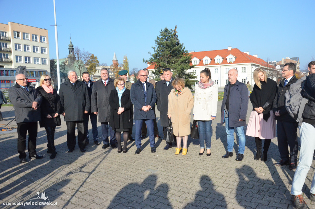 Otwarcie wystawy IPN na pl. Wolności