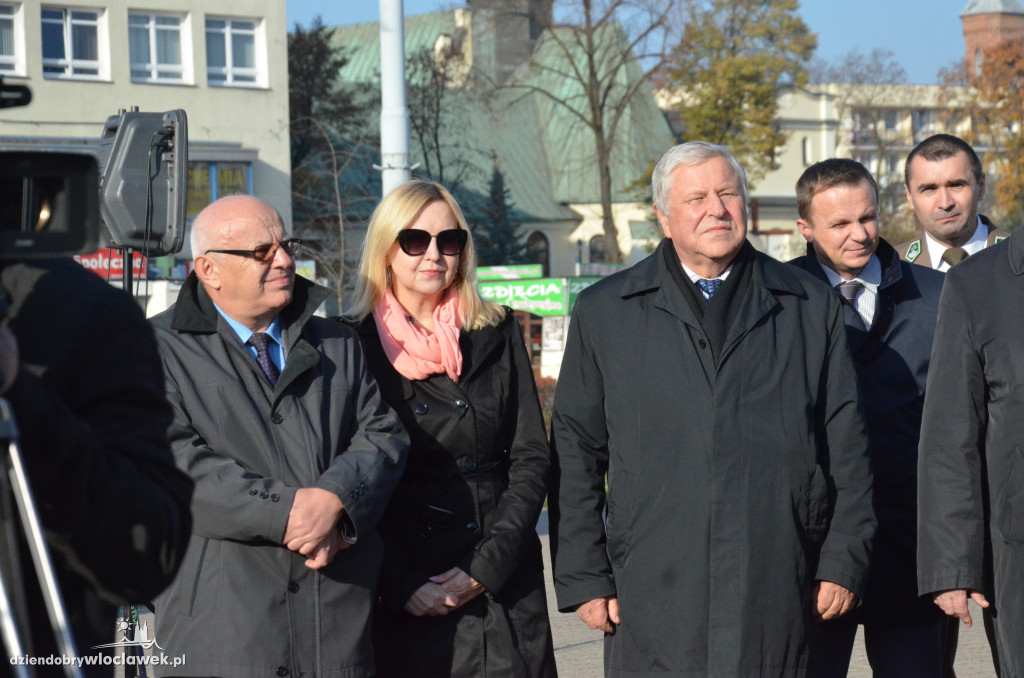 Otwarcie wystawy IPN na pl. Wolności