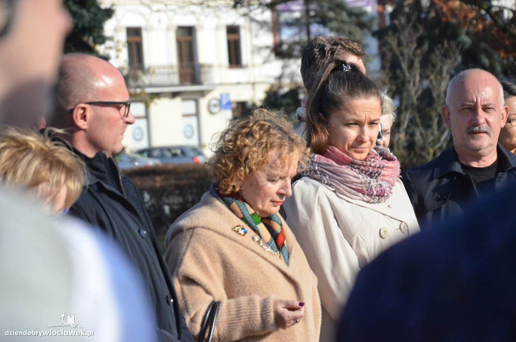 Otwarcie wystawy IPN na pl. Wolności