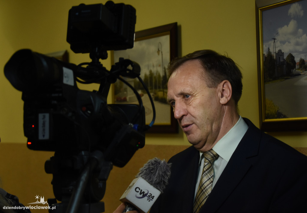 Radni powiatu odebrali nominacje