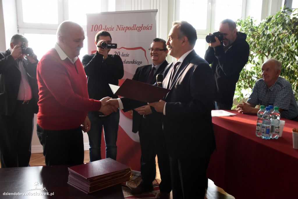 Radni powiatu odebrali nominacje