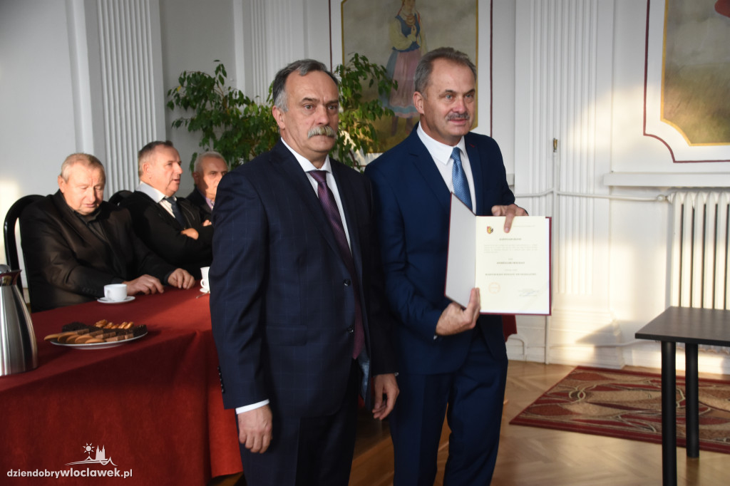 Radni powiatu odebrali nominacje