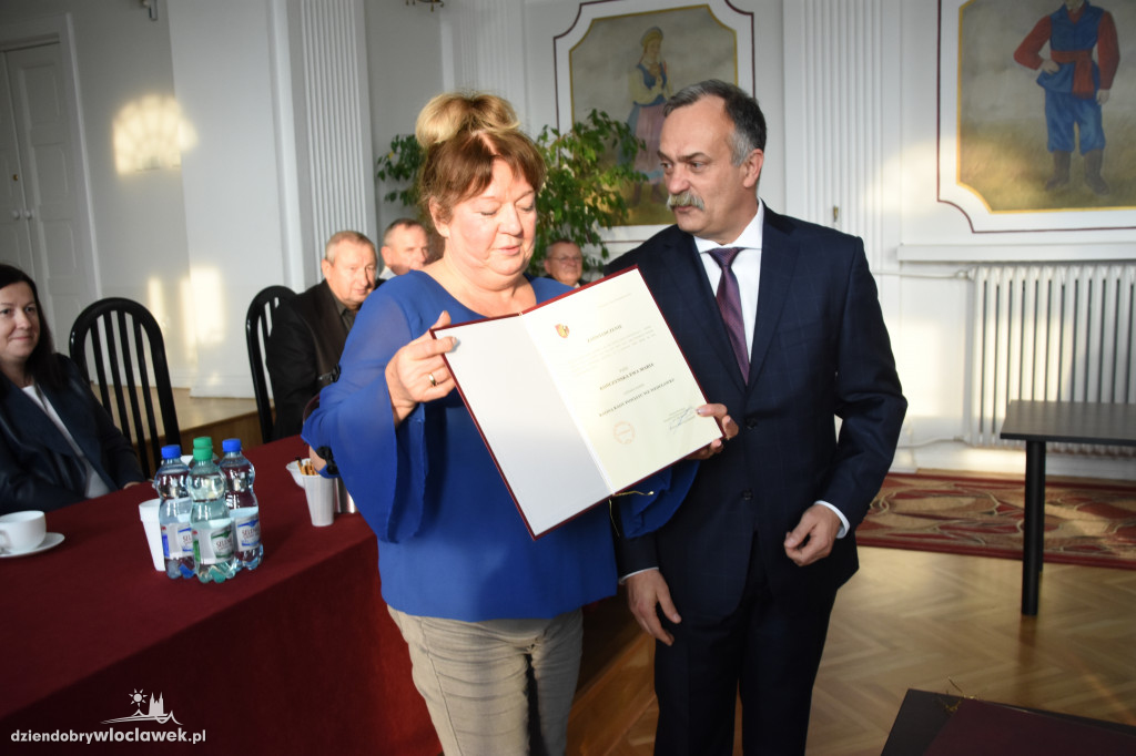 Radni powiatu odebrali nominacje