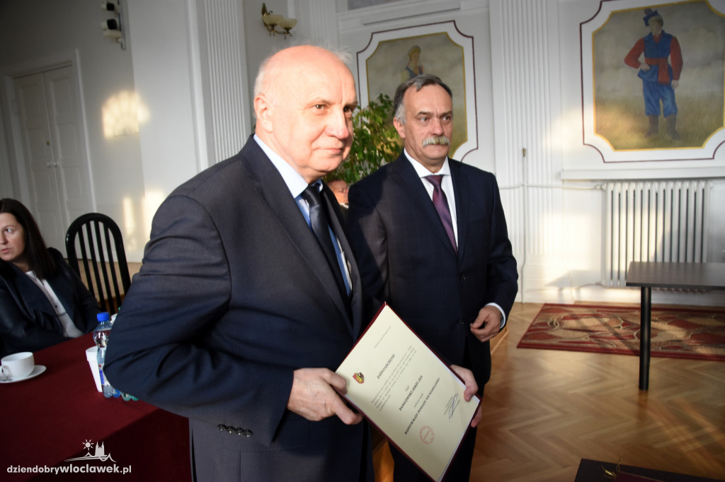 Radni powiatu odebrali nominacje