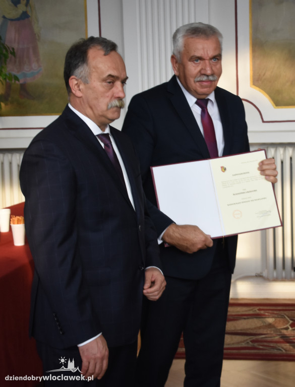 Radni powiatu odebrali nominacje