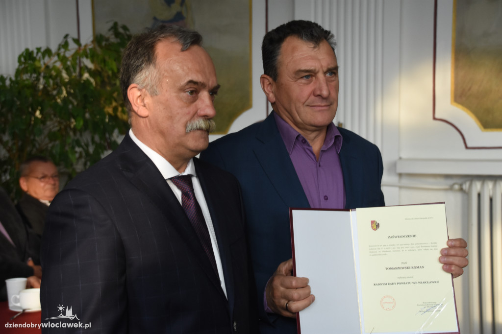 Radni powiatu odebrali nominacje